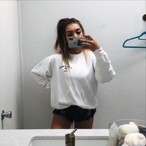 BRANDY MELVILLE SWEATSHIRT